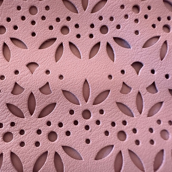 New Coach Taylor Eyelet Leather Zip Clutch - Picture 6 of 16